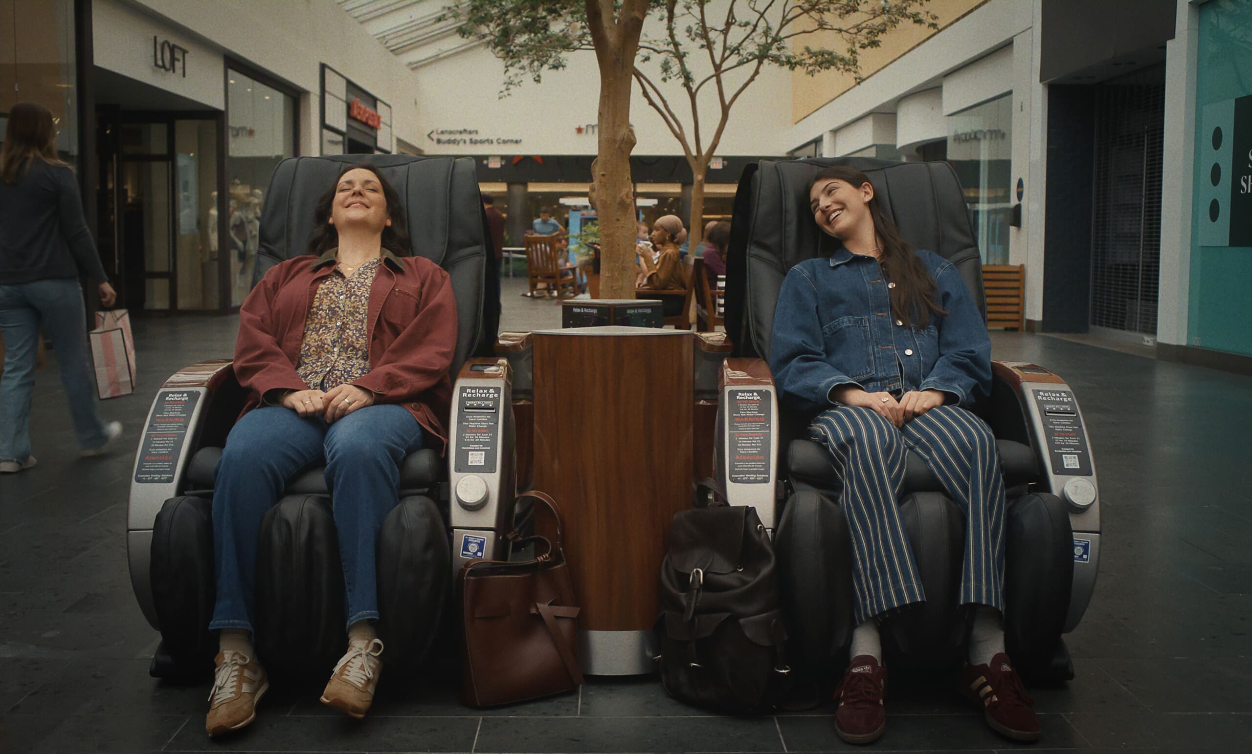 (L to R) Melanie Lynskey as Elizabeth and Sunny Sandler as Sophie in Don’t Say Good Luck.